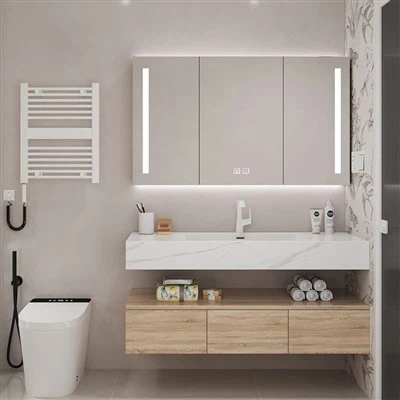 Kylpyhuoneen kaappi peilillä